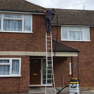 Gutter cleans Cheshunt